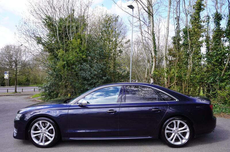 Audi Audi S8 view 2