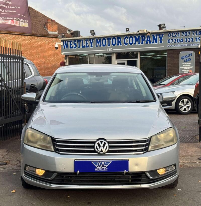 Volkswagen Passat view 3