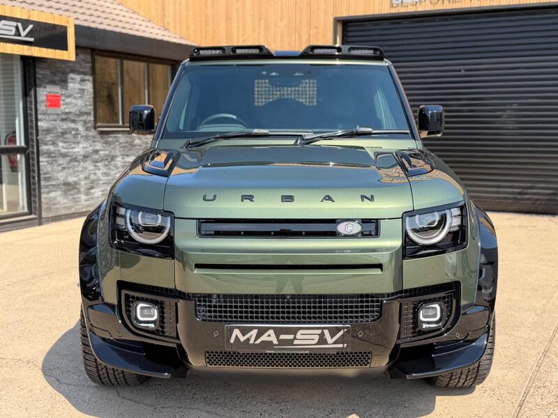 Land Rover Defender 110 view 6