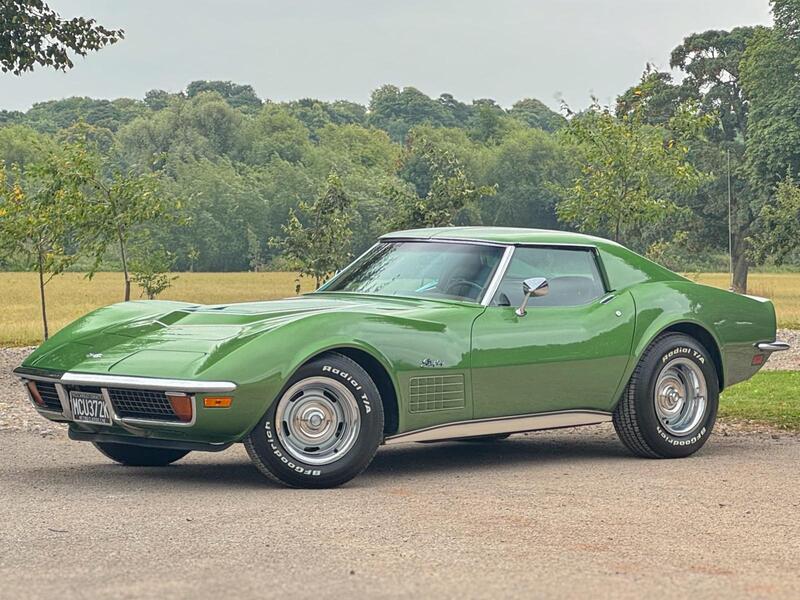 Chevrolet Corvette view 3
