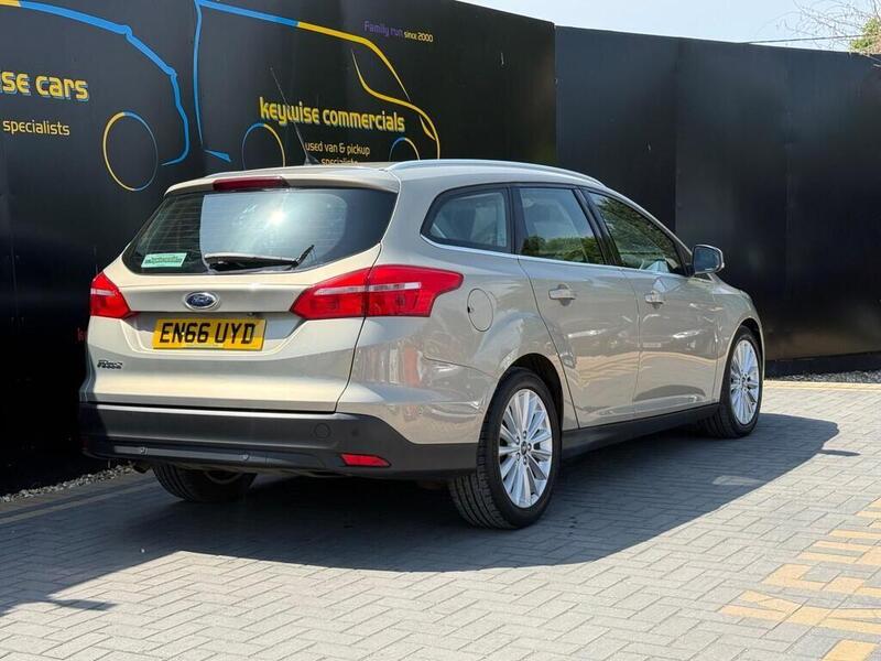 Ford Focus view 5