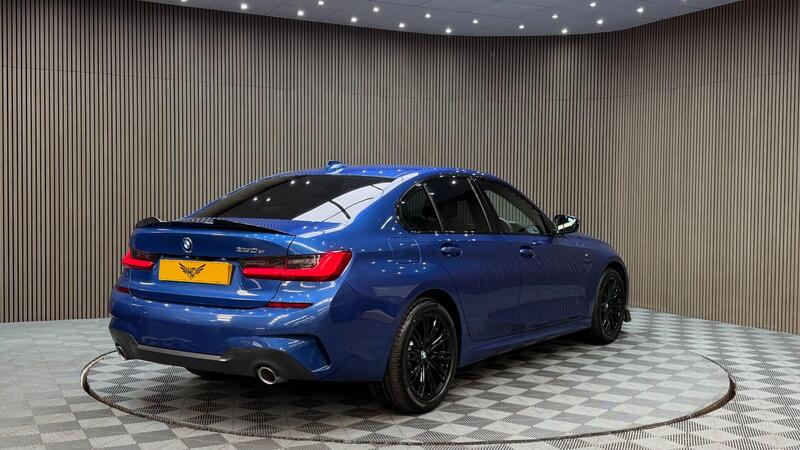 BMW 3 Series view 5