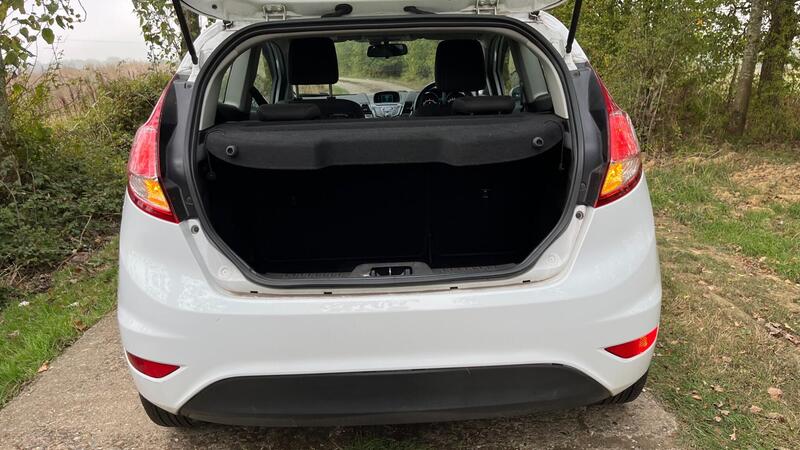 2015 Ford Fiesta — photo 21