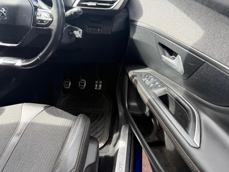 Peugeot 3008 view 6
