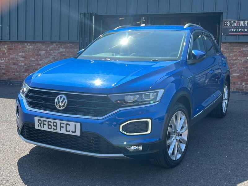 Volkswagen T-Roc view 2