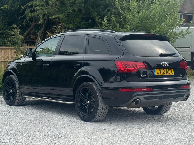 Audi Q7 view 7