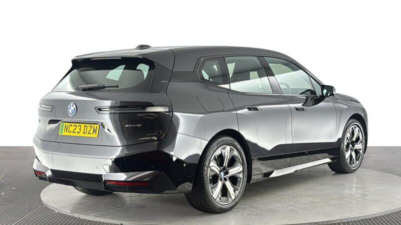 BMW Ix view 4