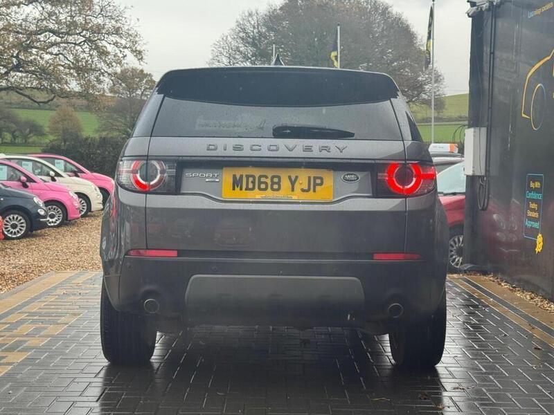 Land Rover Discovery Sport view 4