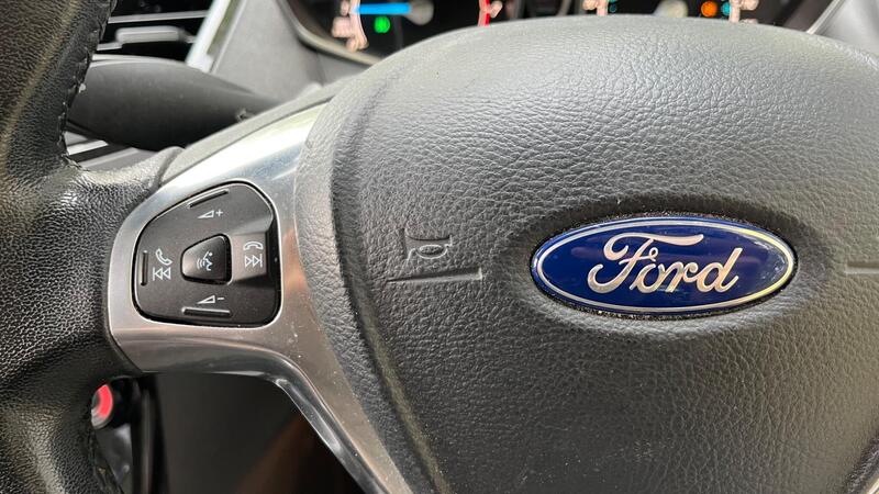 2015 Ford Fiesta — photo 32