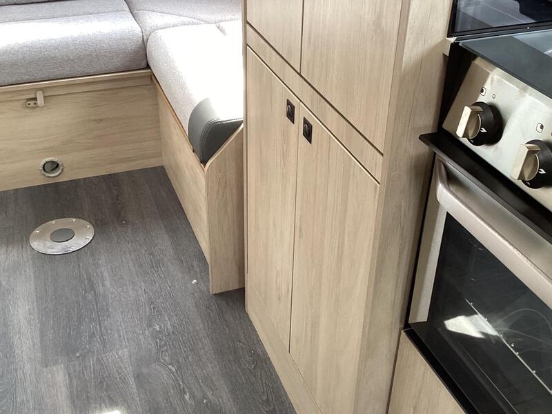 Auto-Trail Expedition C72 — image 18