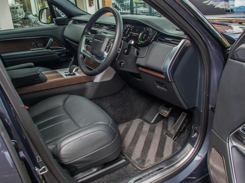 Land Rover Range Rover view 3