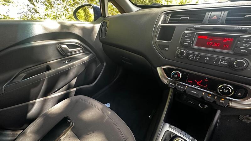 2013 Kia Rio — photo 24