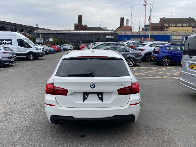 BMW 5 Series view 10