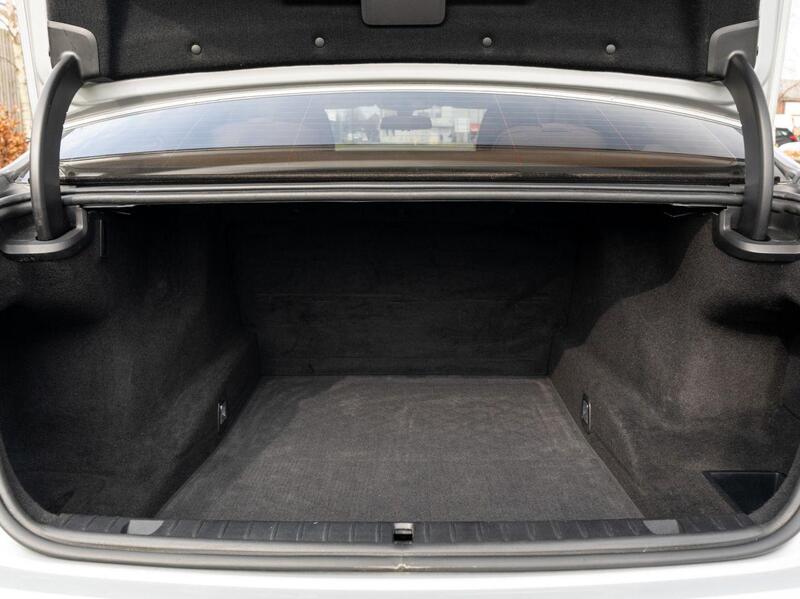 BMW 7 Series view 35