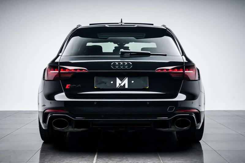 Audi RS4 view 4