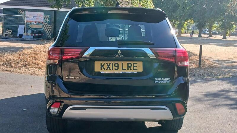 Mitsubishi Outlander view 4