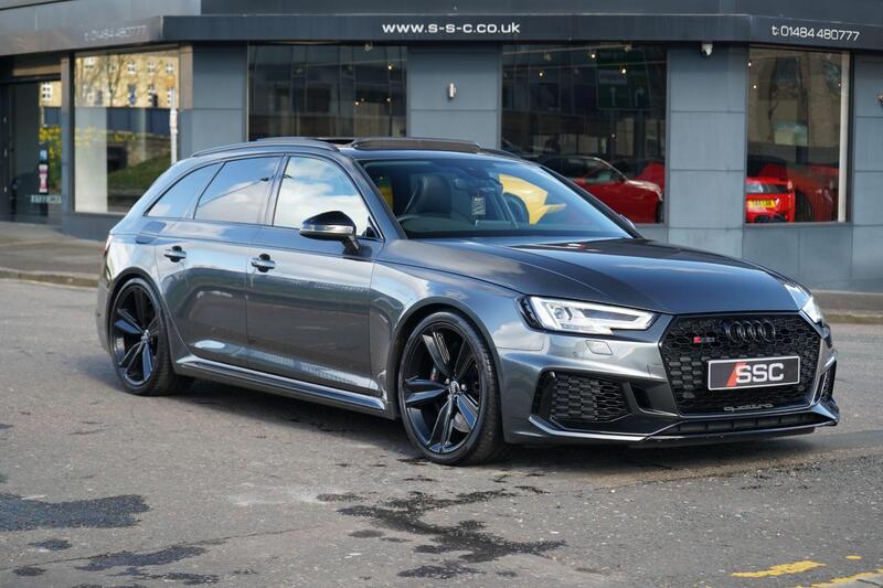 Audi RS4 view 4