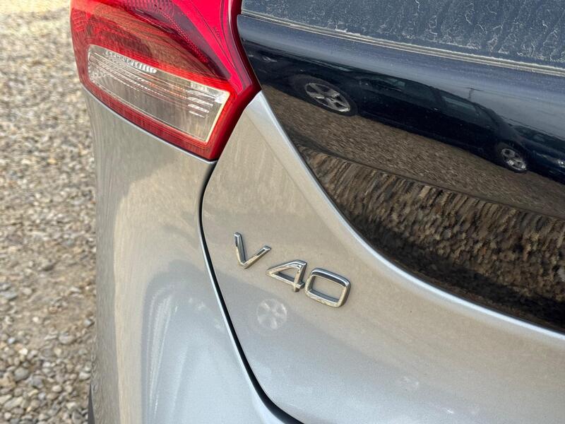 Volvo V40 Cross Country view 28