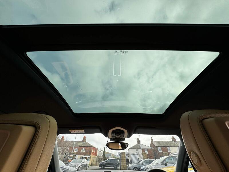 Porsche Macan view 2