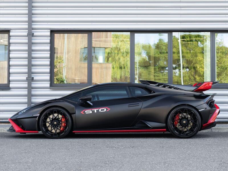 Lamborghini Huracan view 6