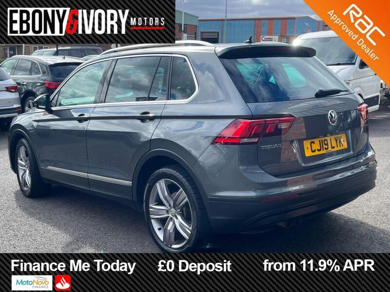 Volkswagen Tiguan view 3