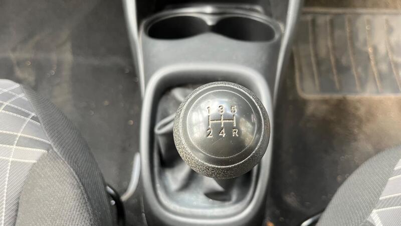 2017 Peugeot 108 — photo 35