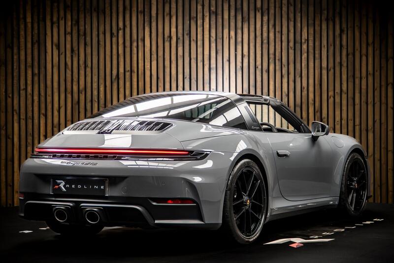 Porsche 911 view 4