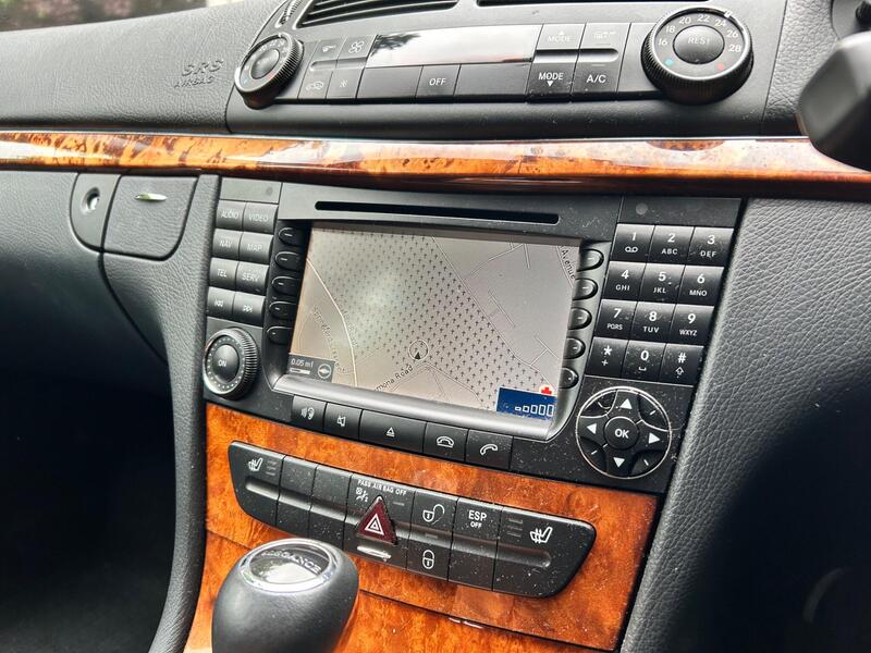 Mercedes-Benz E-Class view 3