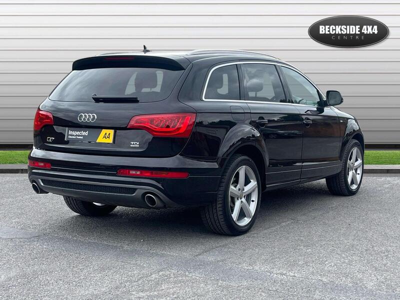 Audi Q7 view 3