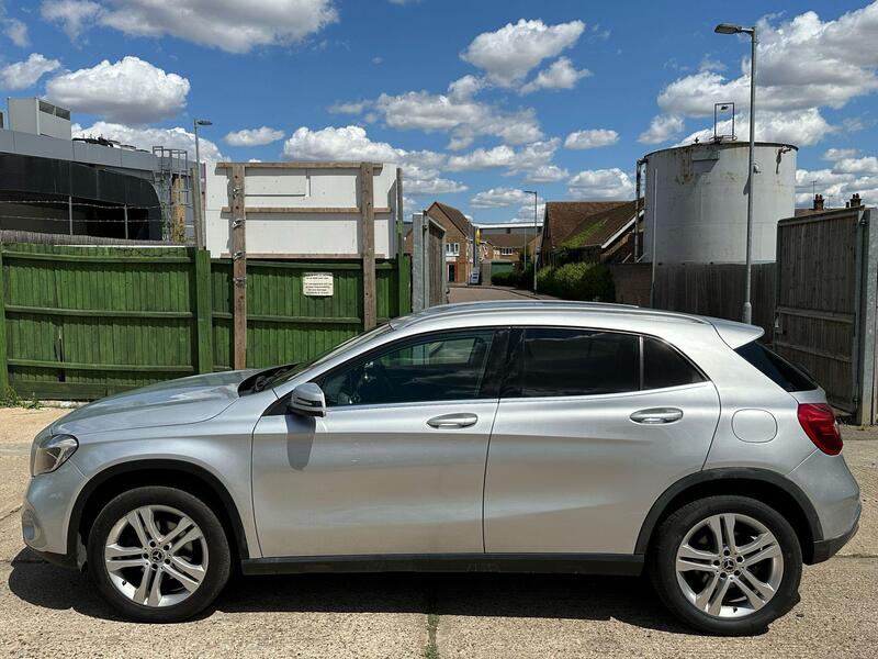 Mercedes-Benz GLA view 6