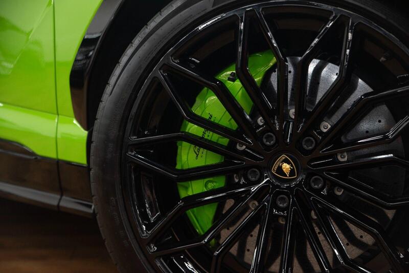Lamborghini Urus view 6
