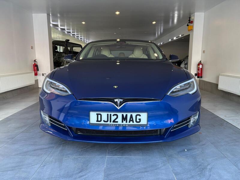 Tesla Model S view 7