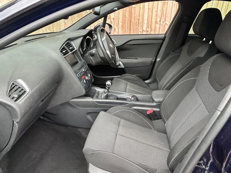 DS Automobiles DS 4 view 4