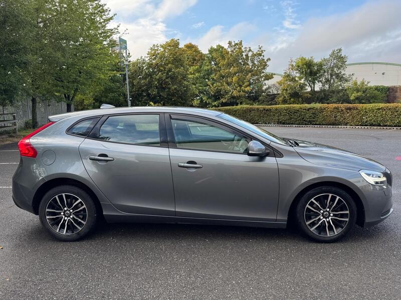 Volvo V40 view 4