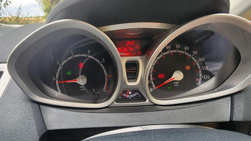 2012 Ford Fiesta — photo 28