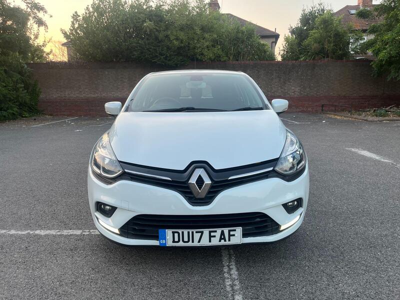 Renault Clio view 2