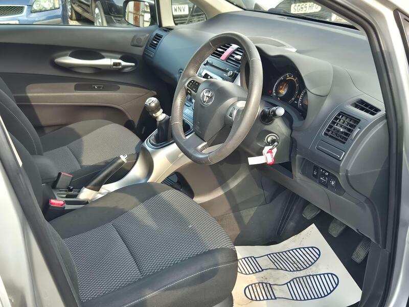 Toyota Auris view 7