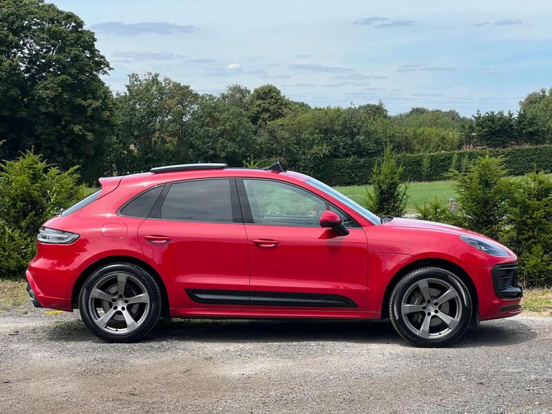 Porsche Macan view 4