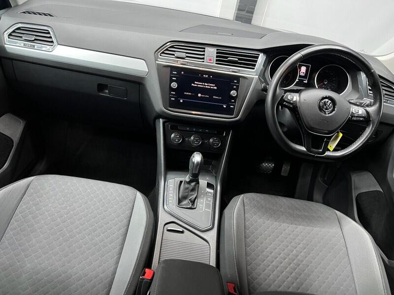 Volkswagen Tiguan view 2