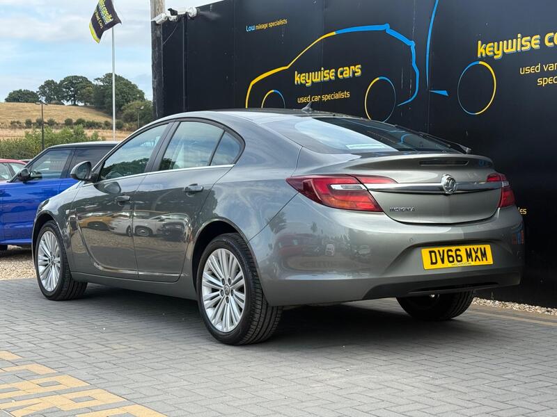 Vauxhall Insignia view 3
