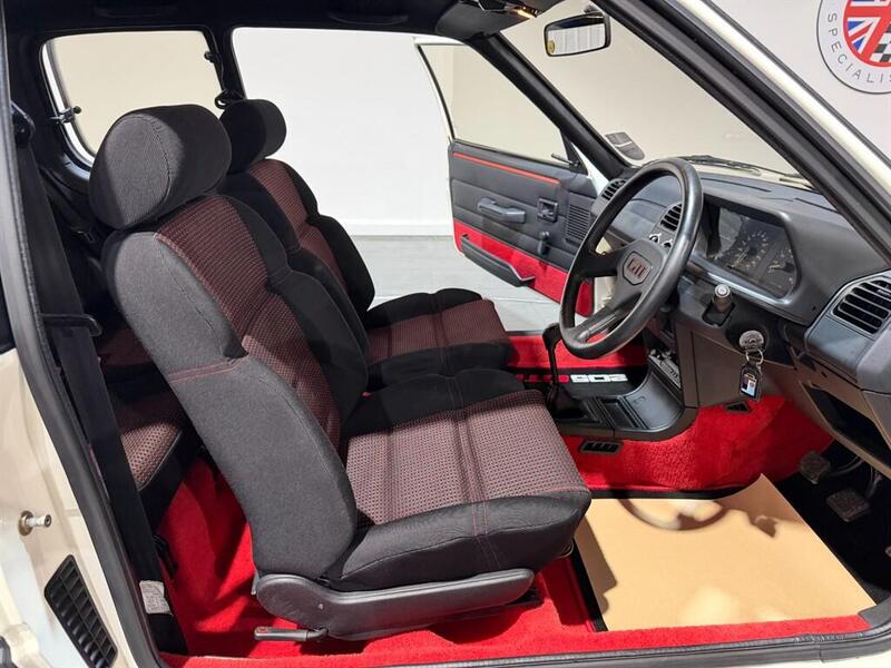 Peugeot 205 view 5