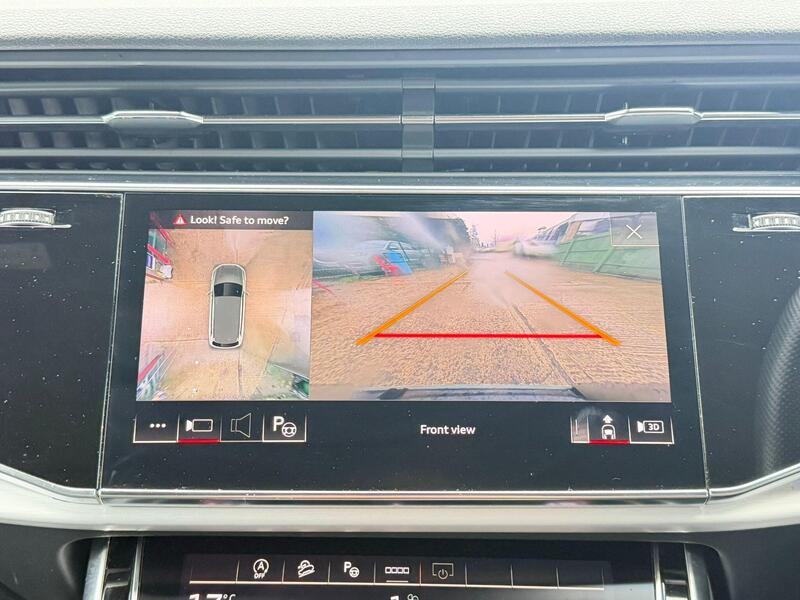 Audi Q7 view 2