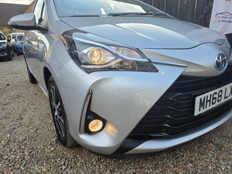 Toyota Yaris 1.5 VVT-h Icon Tech E-CVT Euro 6 (s/s) 5dr thumbnail 9