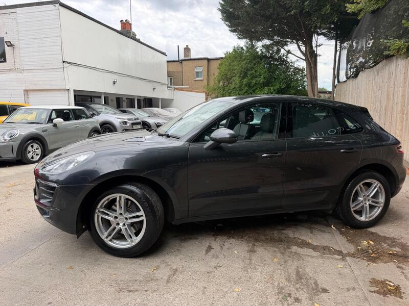 Porsche Macan view 6