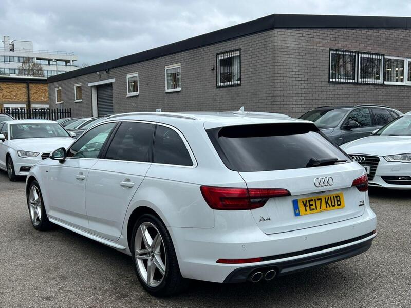 Audi A4 Avant view 4