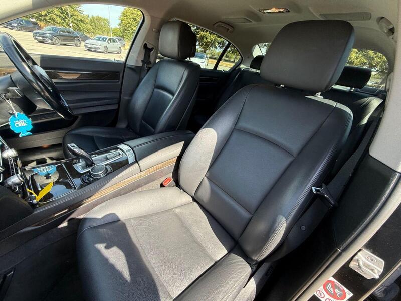 BMW 7 Series view 3