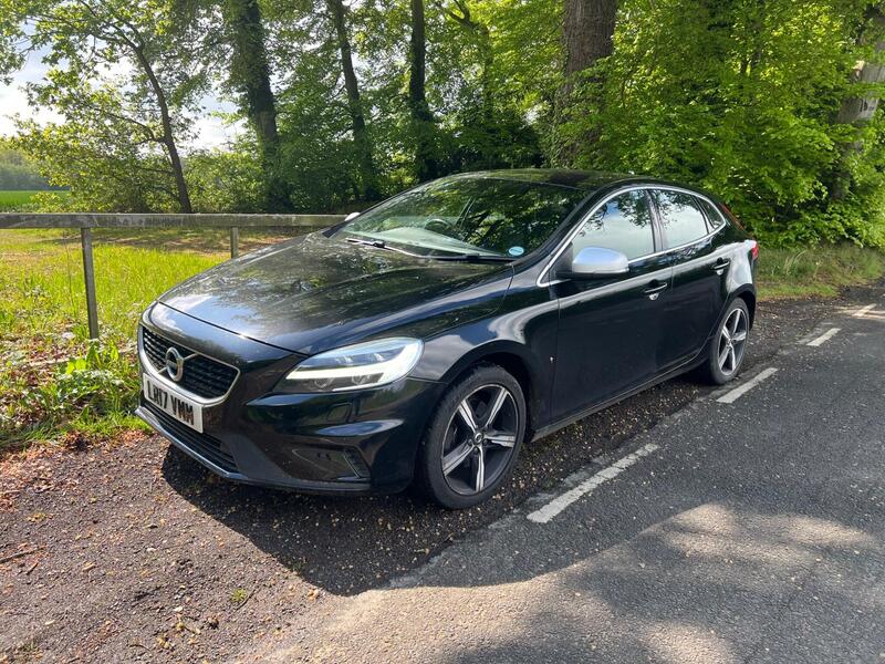 Volvo V40 — photo 1