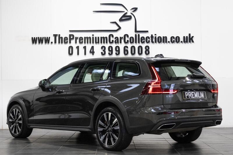 Volvo V60 Cross Country view 5