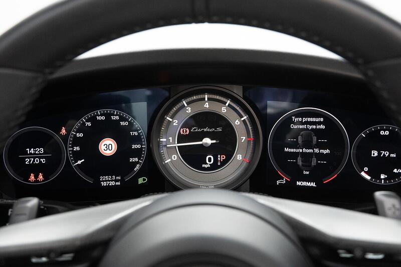 Porsche 911 view 7