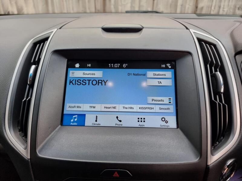 Ford Edge view 6